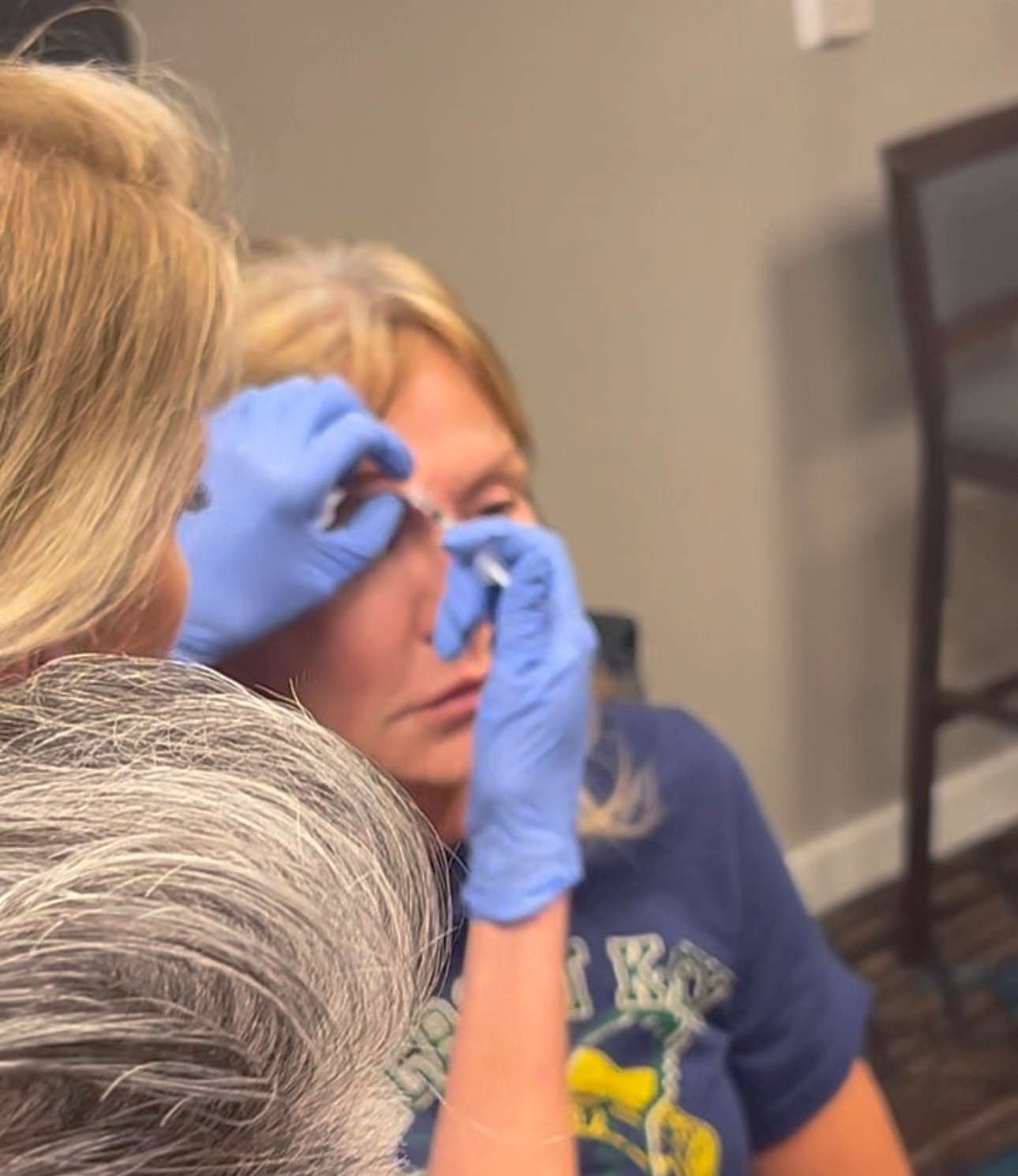 Nurse injector performing a treatment